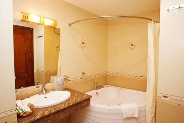 Tan Hoang Long Hotel Ho Chi Minh City
